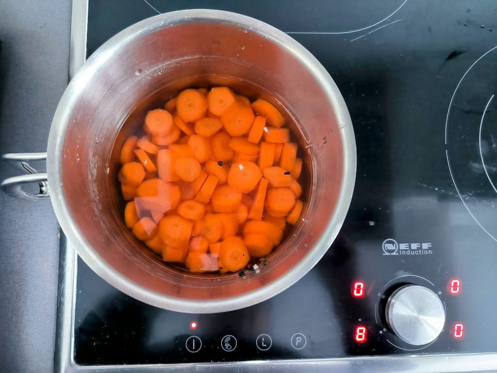 Karotten kochen