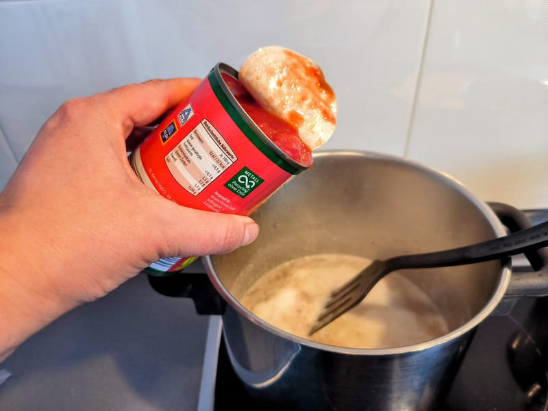 Tomaten zugeben